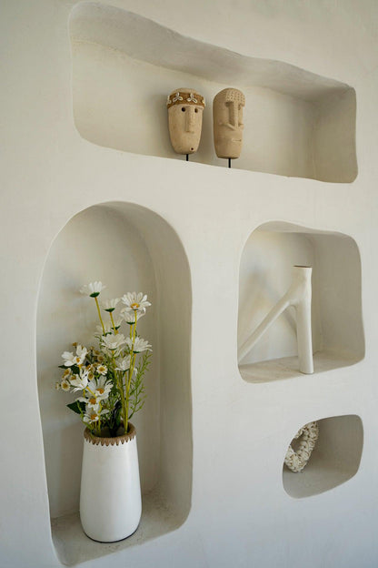 livinglovely.nl - The Sneaky Vase White Small - Vaas - Bazar Bizar - livinglovely.nl