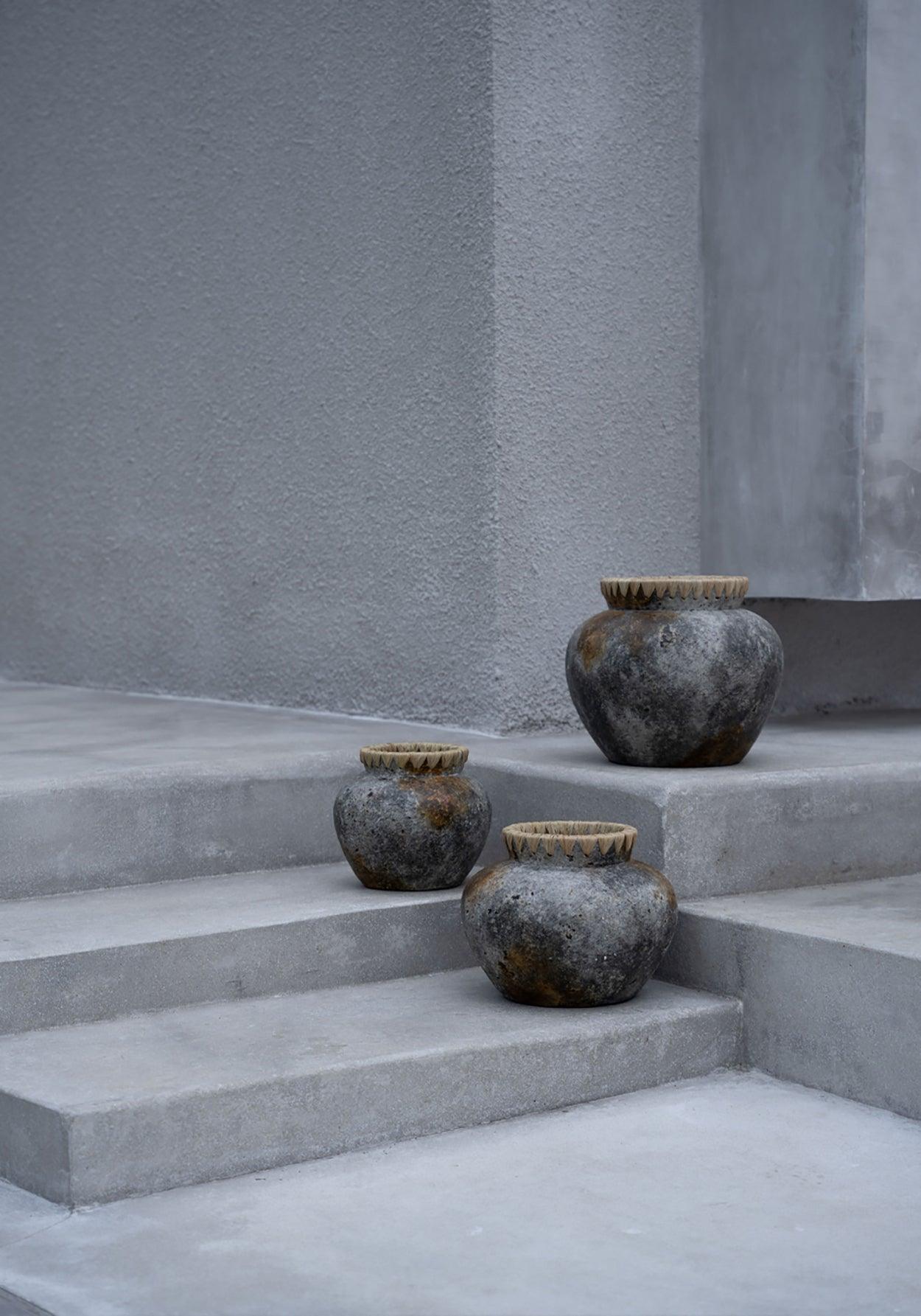 livinglovely.nl - The Styly Vase Antique Grey Small - Vaas - Bazar Bizar - livinglovely.nl