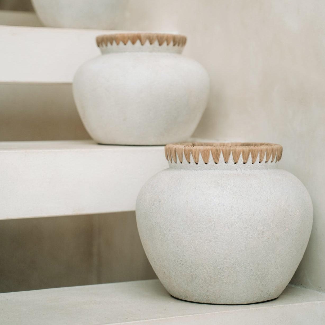 livinglovely.nl - The Styly Vase Concrete Natural Large - Vaas - Bazar Bizar - livinglovely.nl