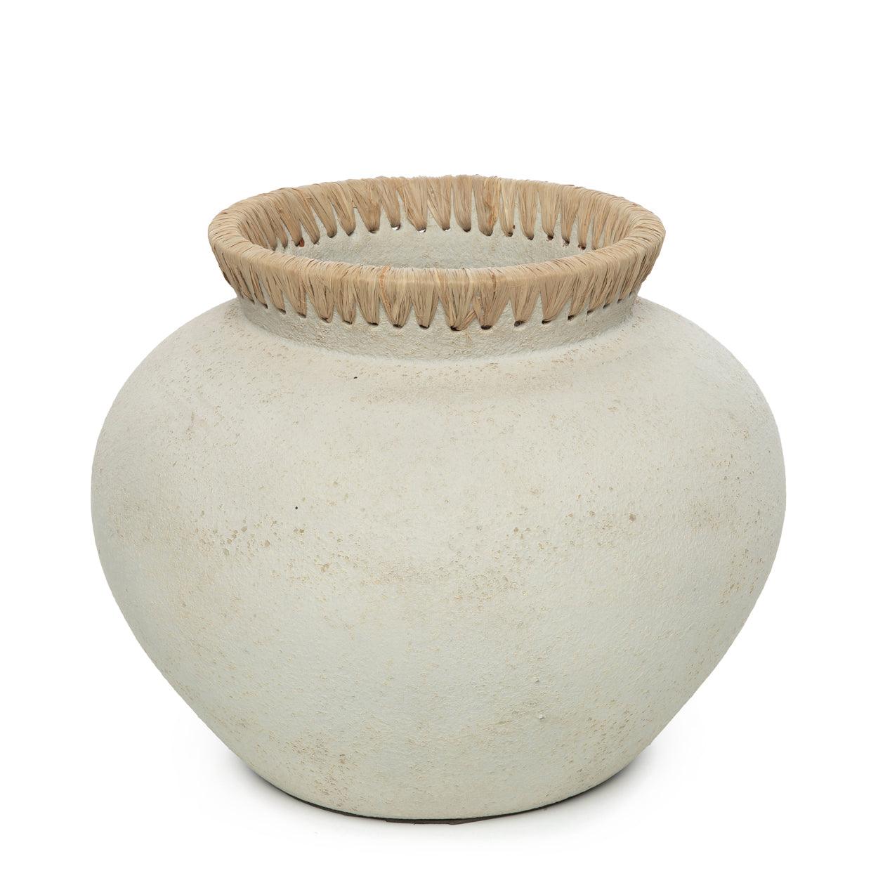 livinglovely.nl - The Styly Vase Concrete Natural Large - Vaas - Bazar Bizar - livinglovely.nl