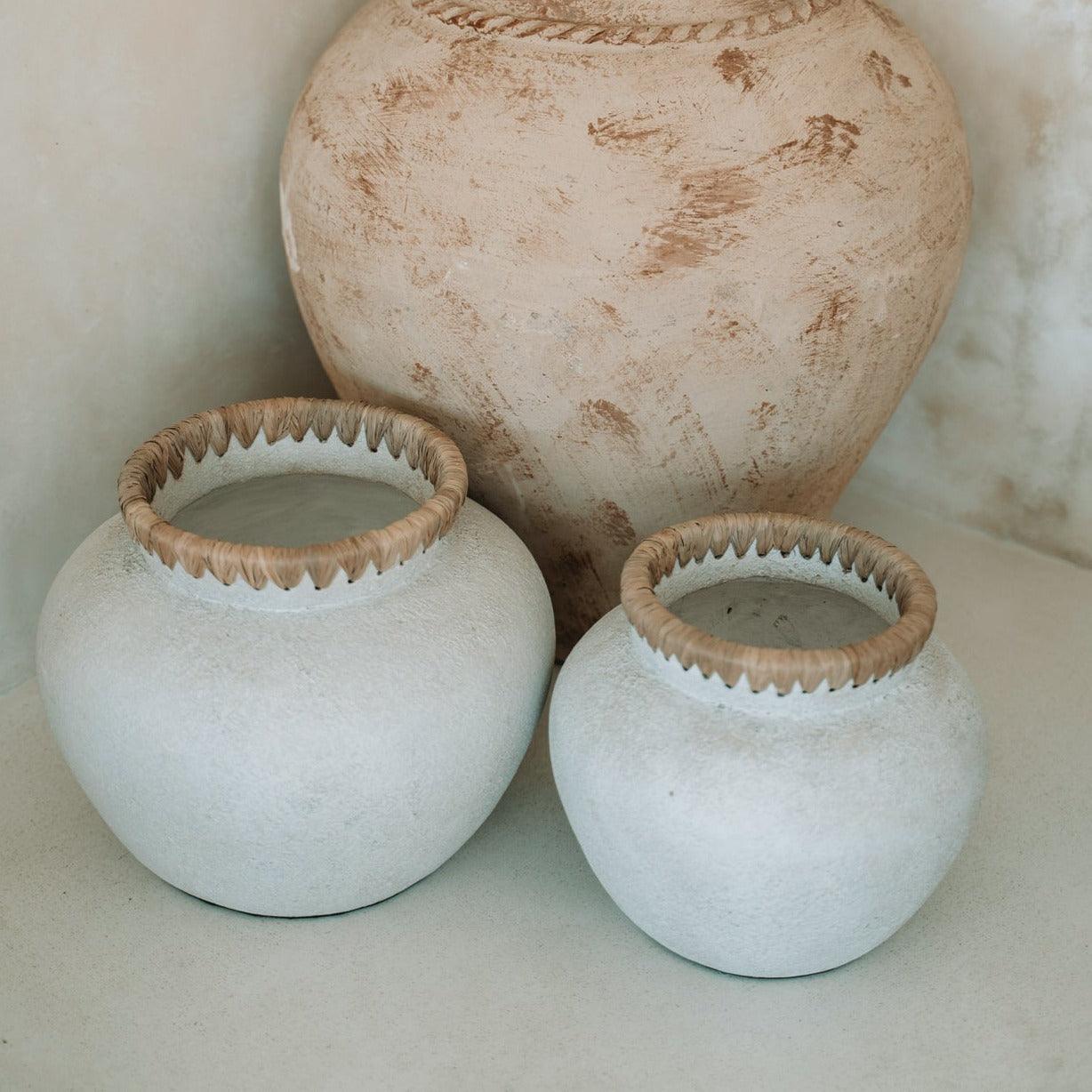 livinglovely.nl - The Styly Vase Concrete Natural Large - Vaas - Bazar Bizar - livinglovely.nl