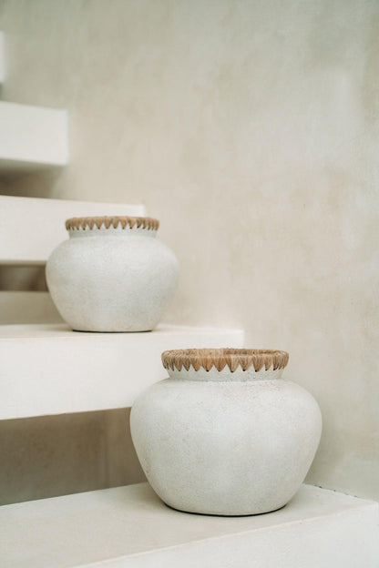 livinglovely.nl - The Styly Vase Concrete Natural Medium - Vaas - Bazar Bizar - livinglovely.nl