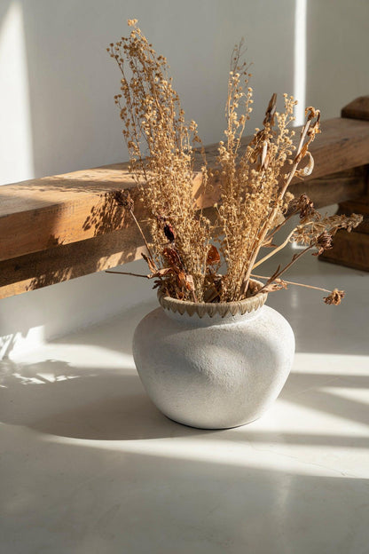 livinglovely.nl - The Styly Vase Concrete Natural Medium - Vaas - Bazar Bizar - livinglovely.nl