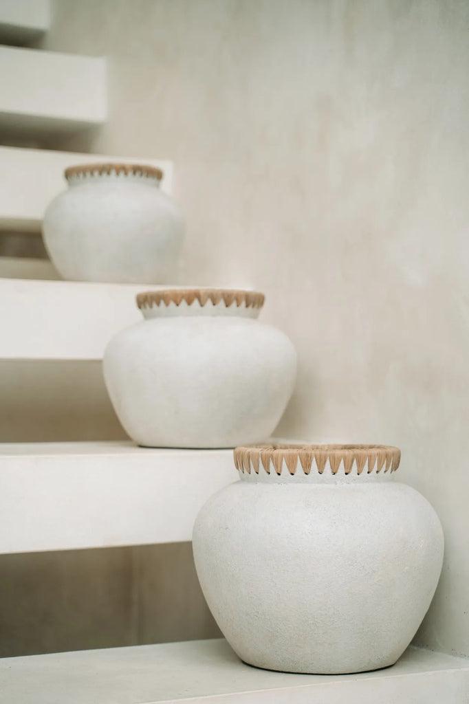 livinglovely.nl - The Styly Vase Concrete Natural Medium - Vaas - Bazar Bizar - livinglovely.nl