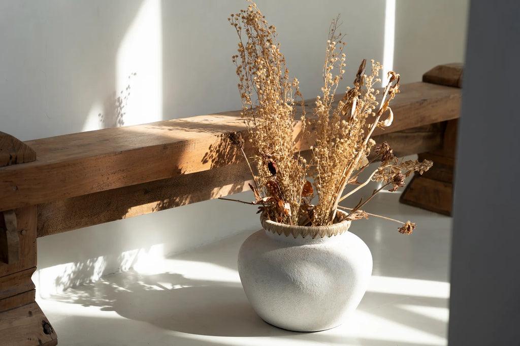 livinglovely.nl - The Styly Vase Concrete Natural Medium - Vaas - Bazar Bizar - livinglovely.nl