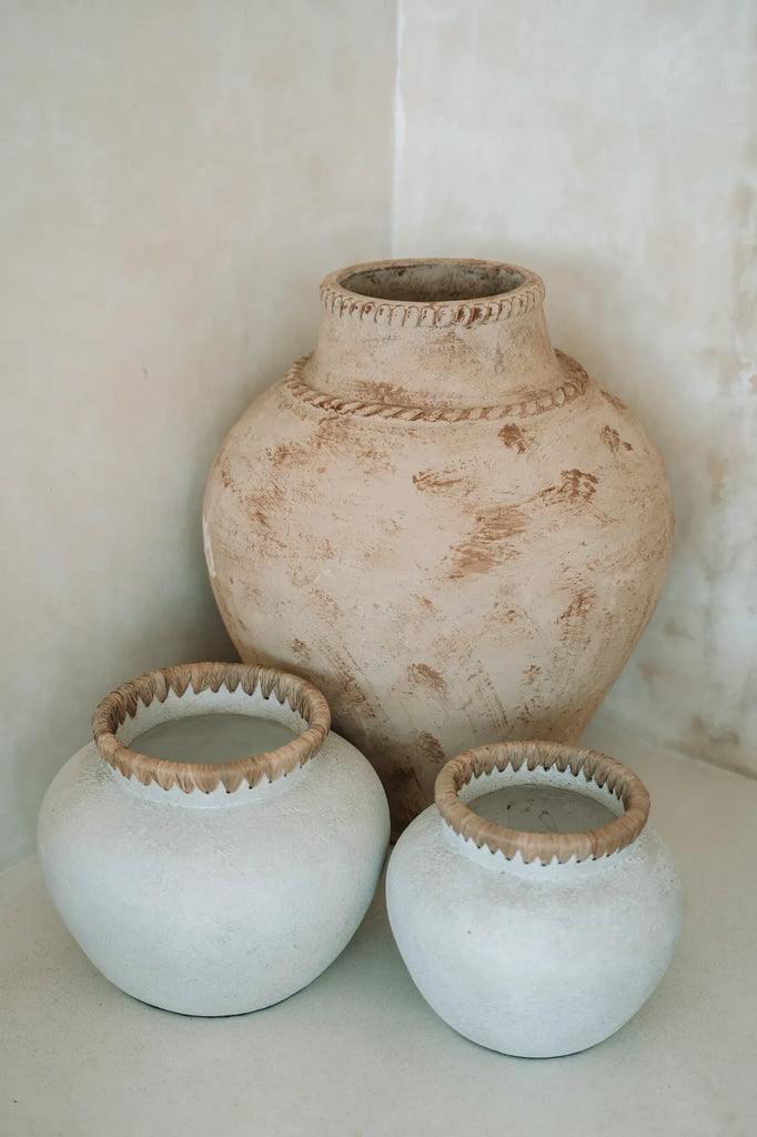 livinglovely.nl - The Styly Vase Concrete Natural Medium - Vaas - Bazar Bizar - livinglovely.nl