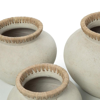 livinglovely.nl - The Styly Vase Concrete Natural Medium - Vaas - Bazar Bizar - livinglovely.nl