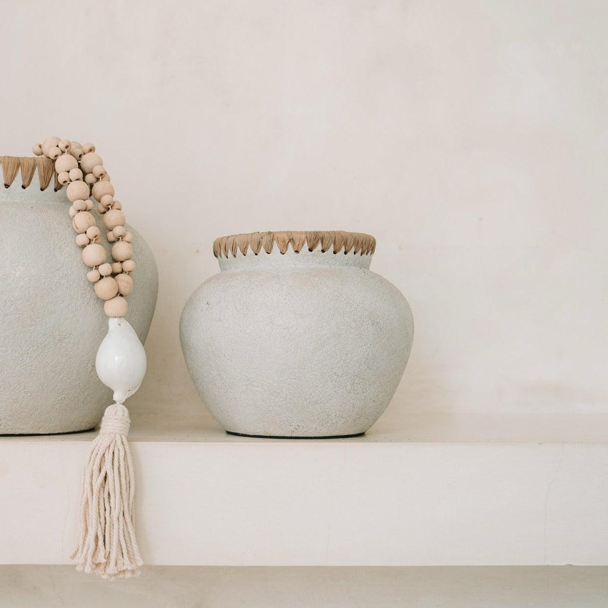 livinglovely.nl - The Styly Vase Concrete Natural Small - Vaas - Bazar Bizar - livinglovely.nl