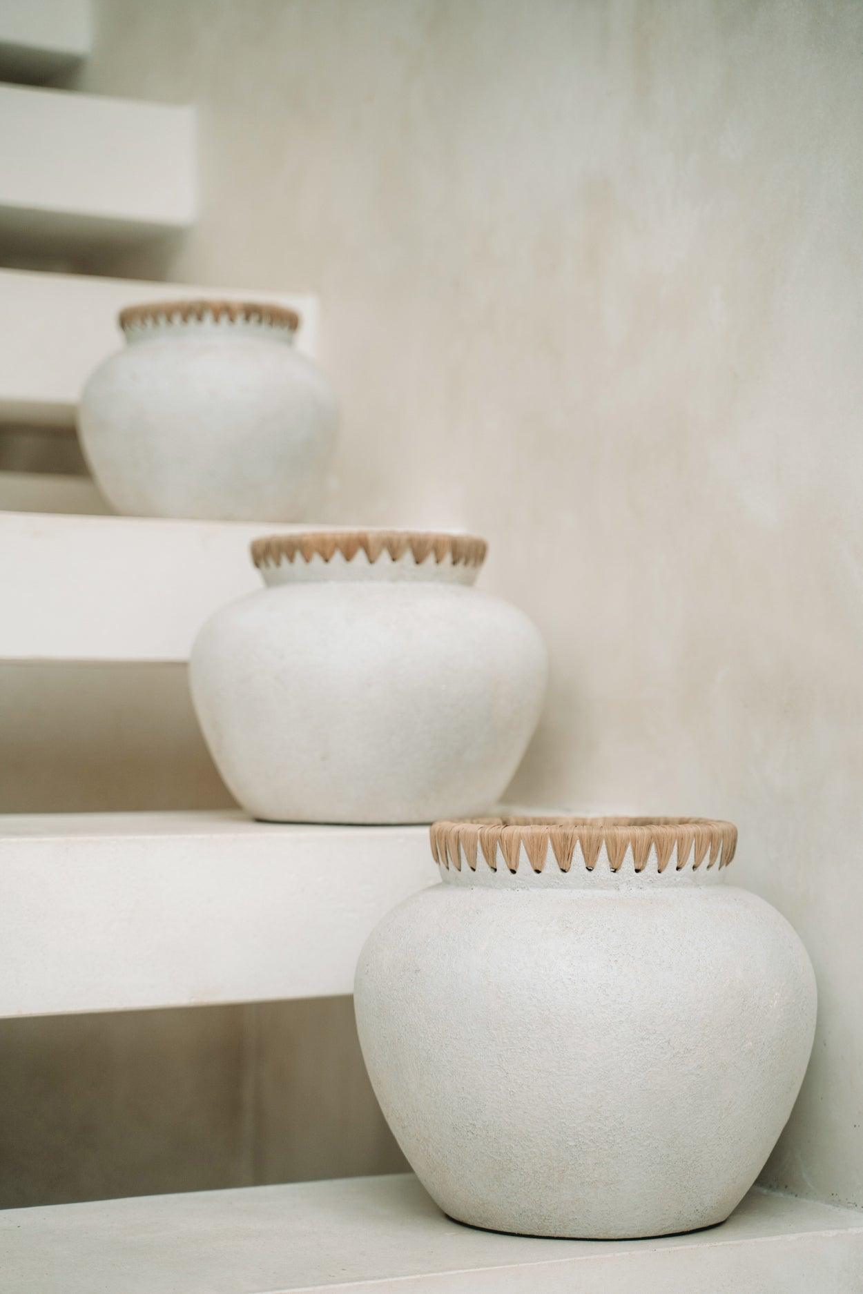 livinglovely.nl - The Styly Vase Concrete Natural Small - Vaas - Bazar Bizar - livinglovely.nl