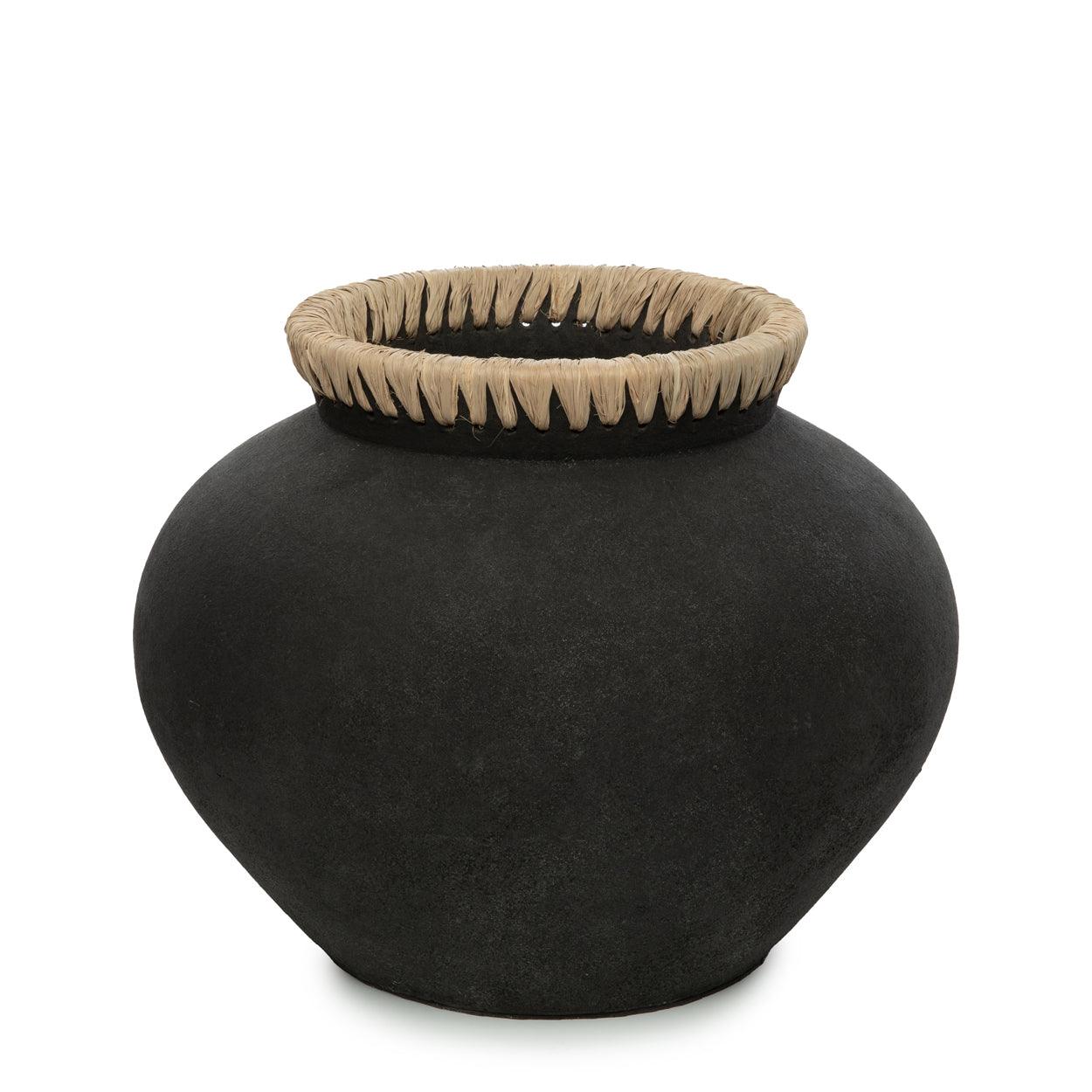 livinglovely.nl - The Styly Vase Natural Black Large - Vaas - Bazar Bizar - livinglovely.nl