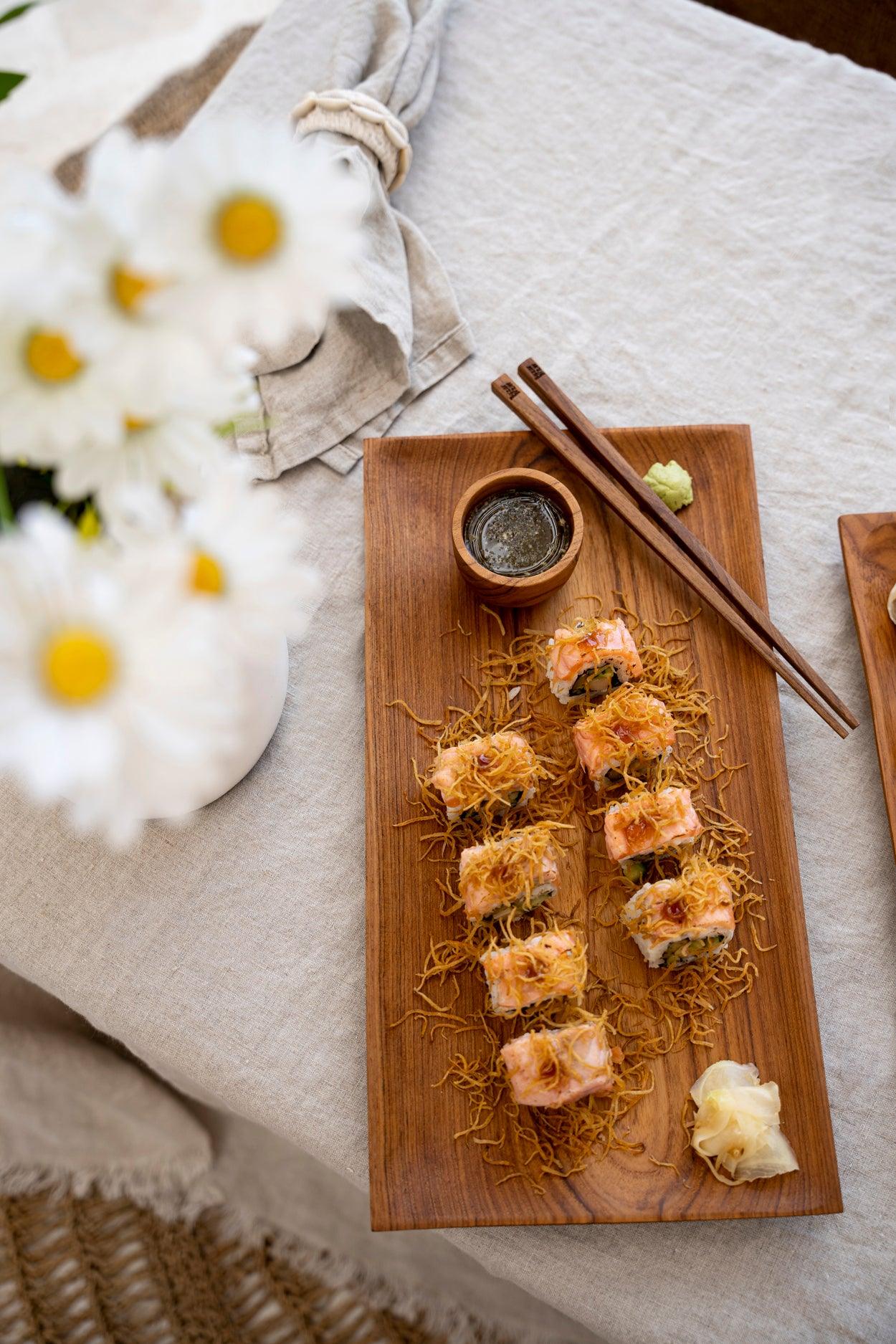 livinglovely.nl - The Teak Root Sushi Plate Large - Sushibord - Bazar Bizar - livinglovely.nl