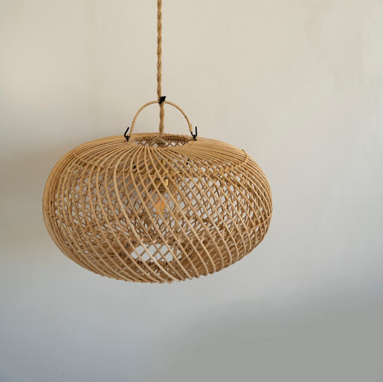 livinglovely.nl - The Wholly Hanglamp - Naturel - Small - Hanglamp - Bazar Bizar - livinglovely.nl