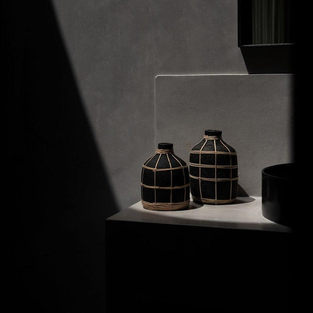 livinglovely.nl - The Whoopy Vase - Black Natural - S - Vaas - Bazar Bizar - livinglovely.nl