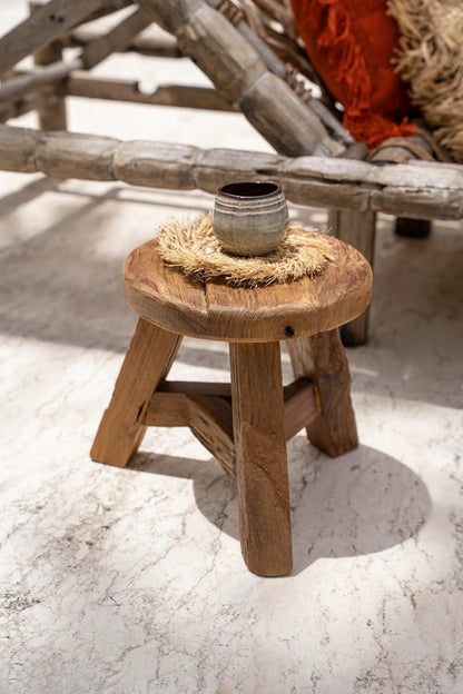 livinglovely.nl - The Yatai Stool - Natural - M - Kruk - Bazar Bizar - livinglovely.nl