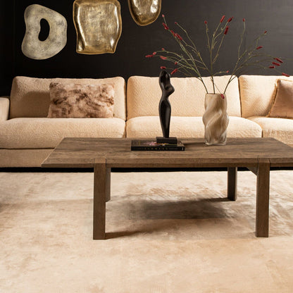 Mahniya Gold Paper Machee Organic Open Wall Panel van PTMD, gouden open wandpaneel in een sfeervolle interieursetting