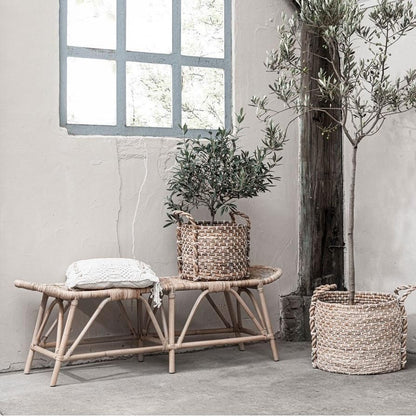 Manden Patio van MUST Living, de twee manden naast elkaar in een licht interieur