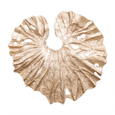 Merial Wandpaneel Lotusblad Large van PTMD, vooraanzicht van het wandpaneel in champagne gegoten aluminium op wit