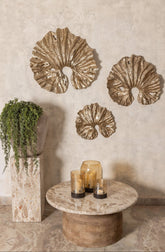 Merial Wandpaneel Lotusblad Large van PTMD, sfeerbeeld met het wandpaneel in een interieur