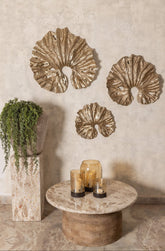 Merial Wandpaneel Lotusblad Medium van PTMD, sfeerbeeld met het wandpaneel in een interieur