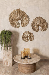 Merial Wandpaneel Lotusblad Small van PTMD, sfeerbeeld met het wandpaneel in een interieur