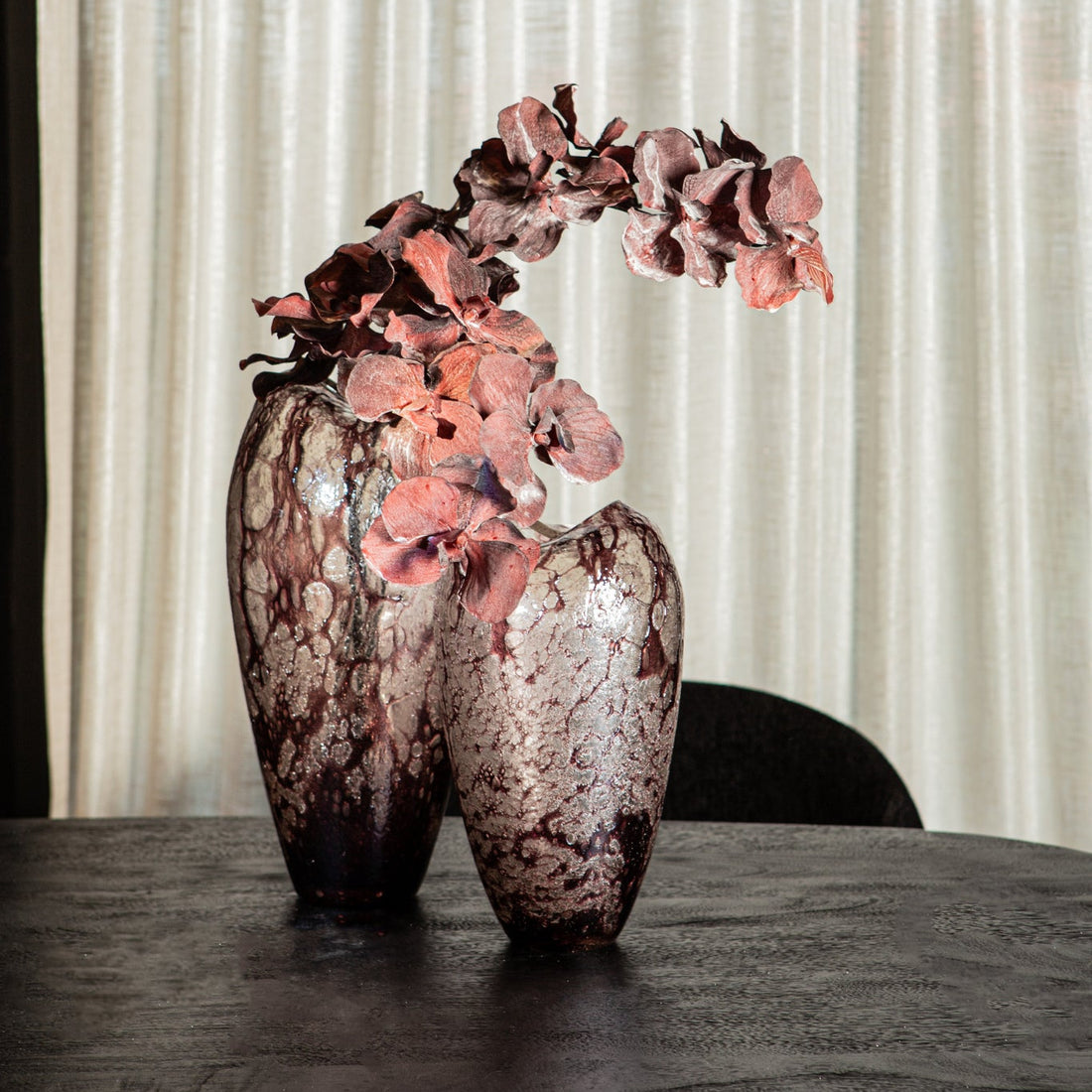 Michellee Purple Solid Glass Vase Round Smoke S Dia16xH 30cm PTMD - Vaas - PTMD - livinglovely.nl