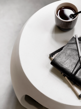 Must Living Camber Salontafel cement wit 50x45x40cm - Salontafel - MUST Living - livinglovely.nl