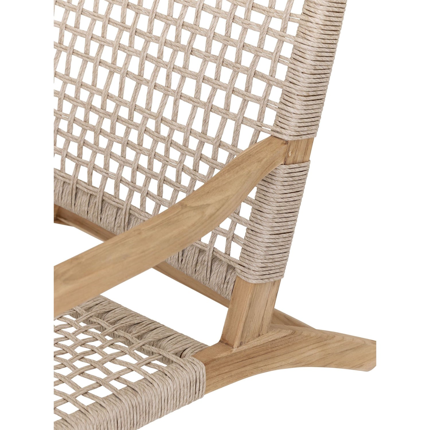 William fauteuil van MUST Living van achteren, met teakhouten frame en houtnerf