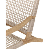 William fauteuil van MUST Living van achteren, met teakhouten frame en houtnerf