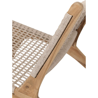 Winston fauteuil van MUST Living van achteren, met teakhouten frame en houtnerf