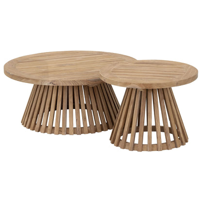 De kleine en grote Lily salontafel van MUST Living naast elkaar in teakhout
