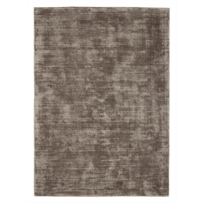 Vloerkleed La Belle van MUST Living, rechthoekig viscose kleed in gedempt saliegroen met zachte glans
