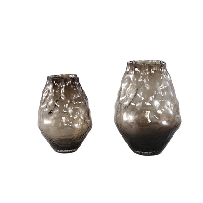 Narin Brown Irregular Shaped Glass Vase L van PTMD, packshot vanuit een andere hoek op witte achtergrond