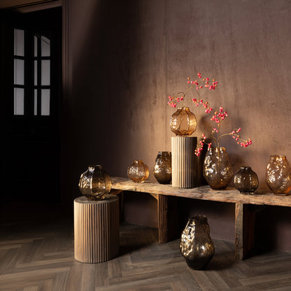 Narin Brown Irregular Shaped Glass Vase L van PTMD, bovenaanzicht op witte achtergrond