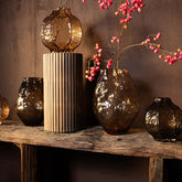 Narin Brown Irregular Shaped Glass Vase L van PTMD gestyled op een dressoir