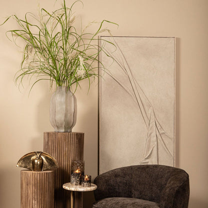 Natae Beige Round Glass Ribbed Vase High van PTMD op een dressoir
