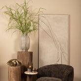 Natae Beige Round Glass Ribbed Vase High van PTMD in een sfeervolle hoek van de woonkamer