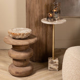 Natae Beige Round Glass Ribbed Vase Low van PTMD als sculpturaal accent in het interieur