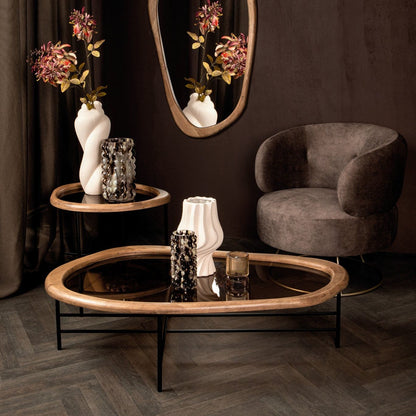 Neelix Natural Rubberwood organische salontafel S van PTMD in een sfeervolle interieursetting