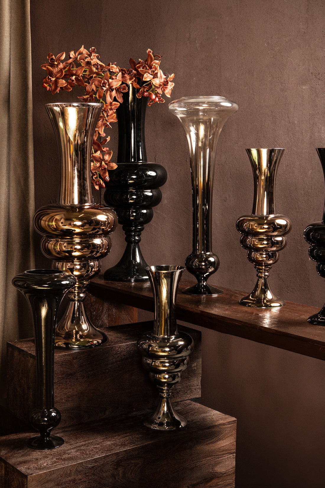 Nimai Black Antique Shaped Glass Vase Shiny L Dia33cmx90cm PTMD - Vaas - PTMD - livinglovely.nl