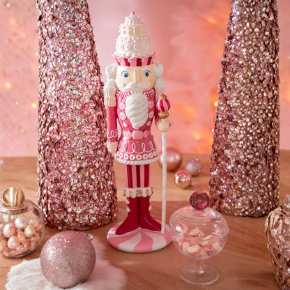 Wit met roze notenkraker van J-Line gestyled als kerstdecoratie
