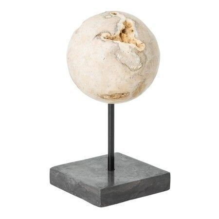 Object Ball Cheese Stone van MUST Living, creme marmeren bol op zwarte voet, volledig in beeld