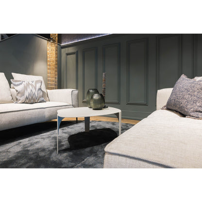 Orga salontafel van Steelful in gepoedercoat staal als sculpturaal middelpunt van het interieur