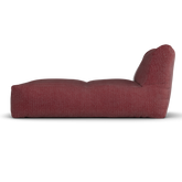 Bordeauxrode Long Chair van Laui Lounge van opzij, met zichtbare diepte van 150 centimeter