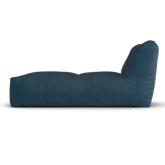 Marineblauwe Long Chair van Laui Lounge van opzij, met zichtbare diepte van 150 centimeter