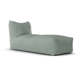 Original Long Chair Sea Green van Laui Lounge, zeegroene loungestoel schuin van links voren