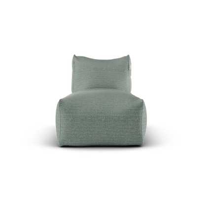 Zeegroene Long Chair van Laui Lounge van voren, met brede zitting van 68 centimeter