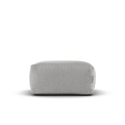 Vooraanzicht van de grijze Original Square Pouf van Laui Lounge voor binnen en buiten