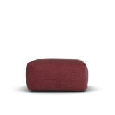 Zijaanzicht van de bordeauxrode Square Pouf van Laui Lounge met zithoogte 34 cm