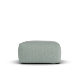 Zijaanzicht van de zeegroene Square Pouf van Laui Lounge met zithoogte 34 cm