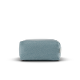 Vooraanzicht van de Original Square Pouf Sky Blue, waterafstotende poef van Laui Lounge